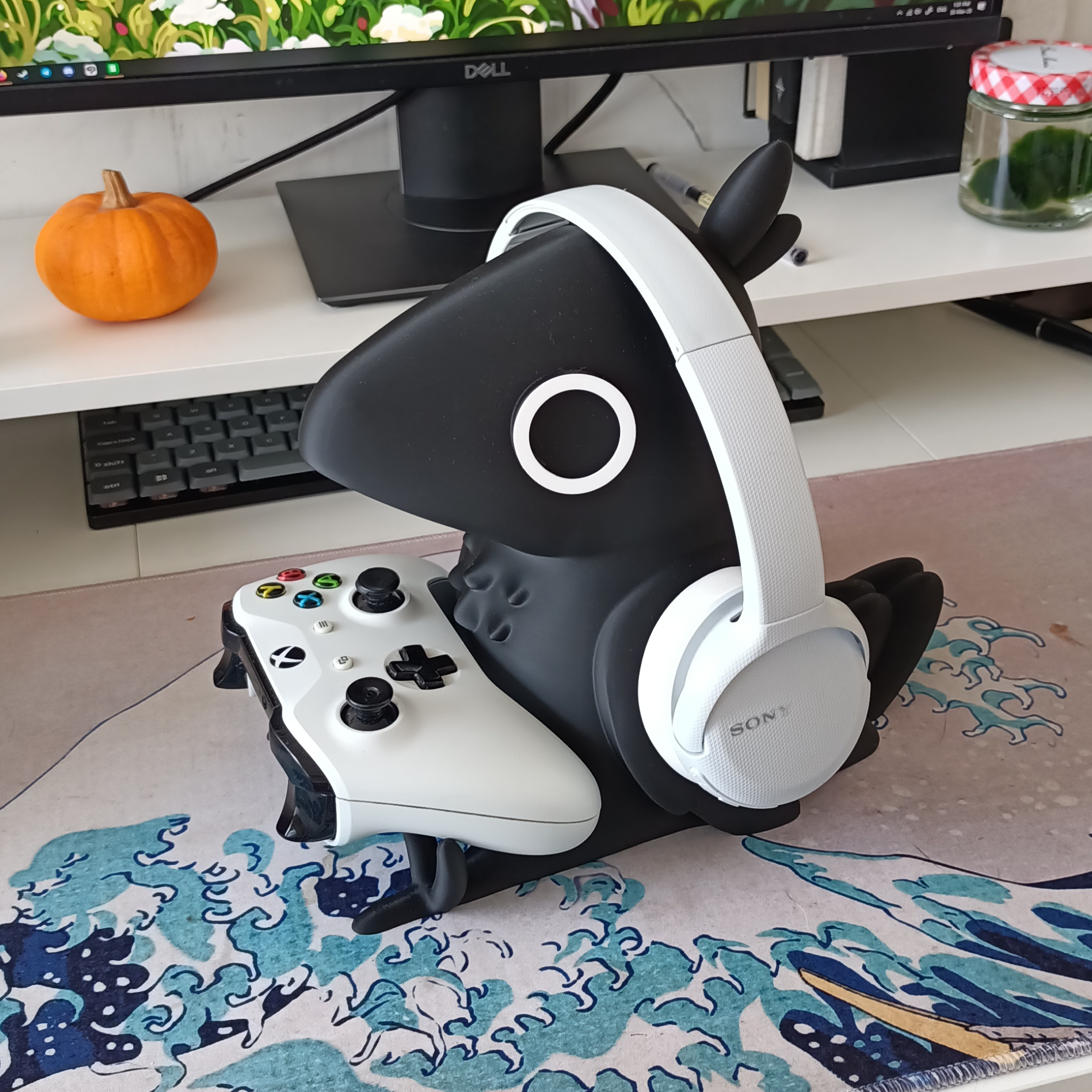 Black Bird Headphones Stand