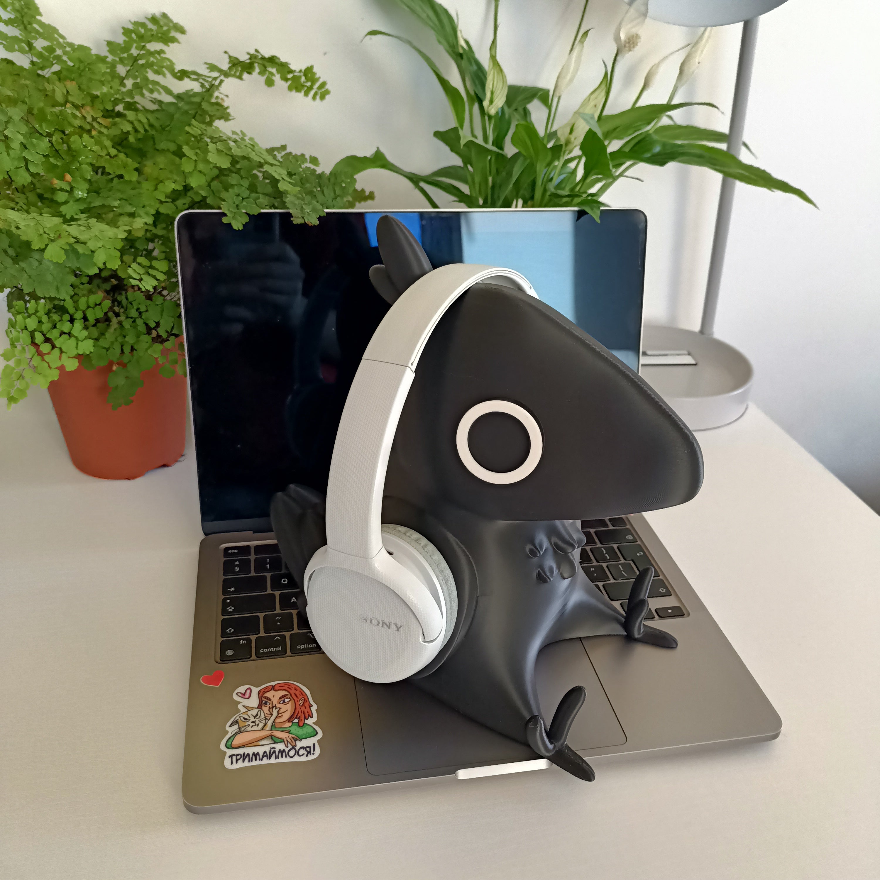 Black Bird Headphones Stand