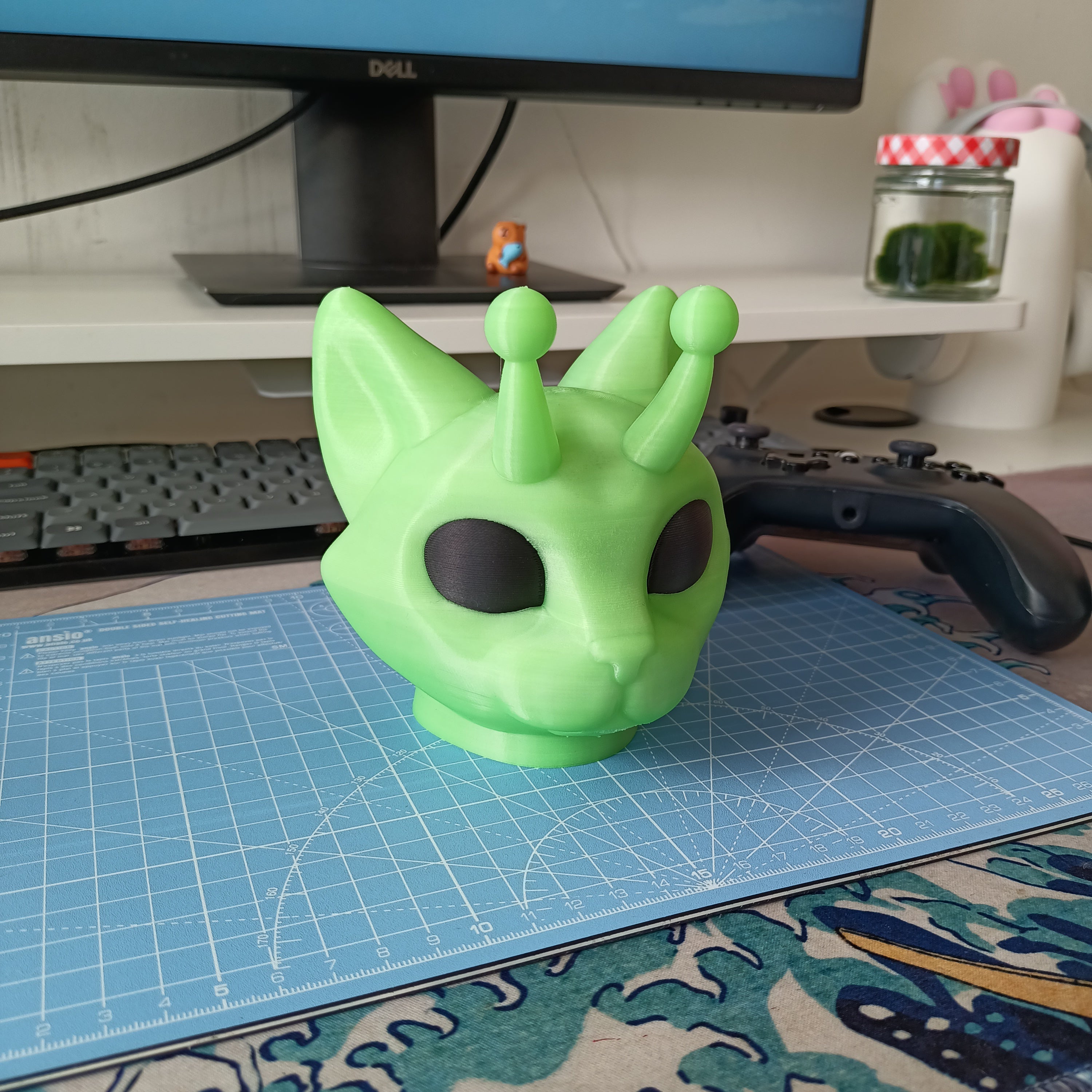 Alien Cat Controller Stand